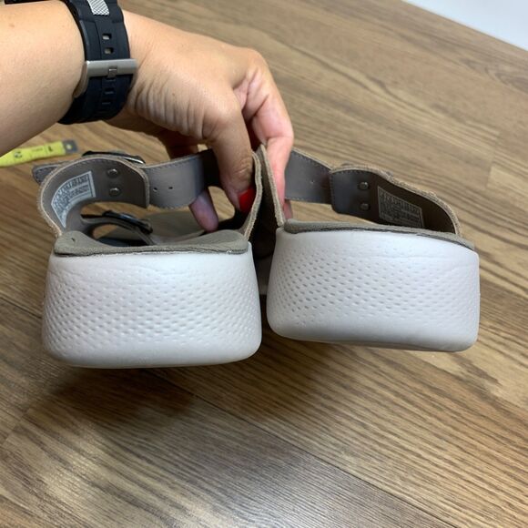 Skechers Women's Go Walk Massage Fit Sweet Talk Slide Sandals Taupe Size: 8 - Picture 4 of 11